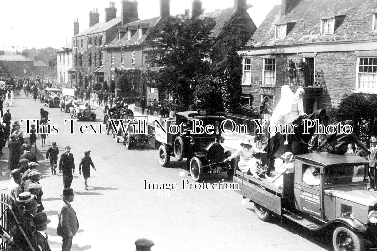 RU 201 - Oakham Carnival Procession, Rutland