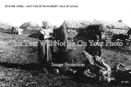 SC 1008 - Dyeing Wool, Shawbost, Isle Of Lewis, Scotland c1935