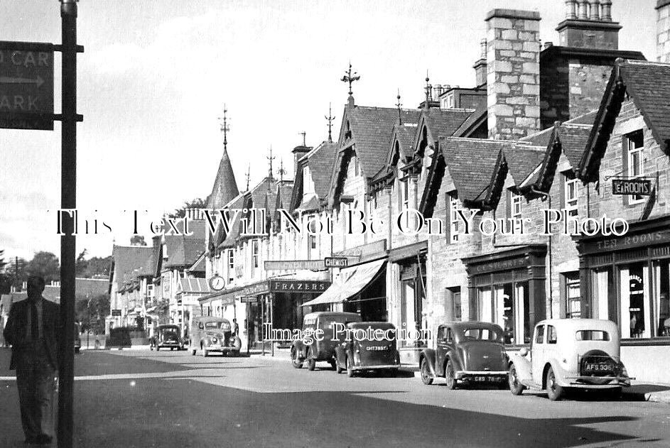 SC 1028 - Main Street, Pitlochry, Scotland