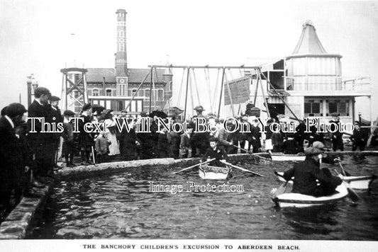 SC 1559 - Banchory Childrens Excursion, Aberdeen Beach, Scotland