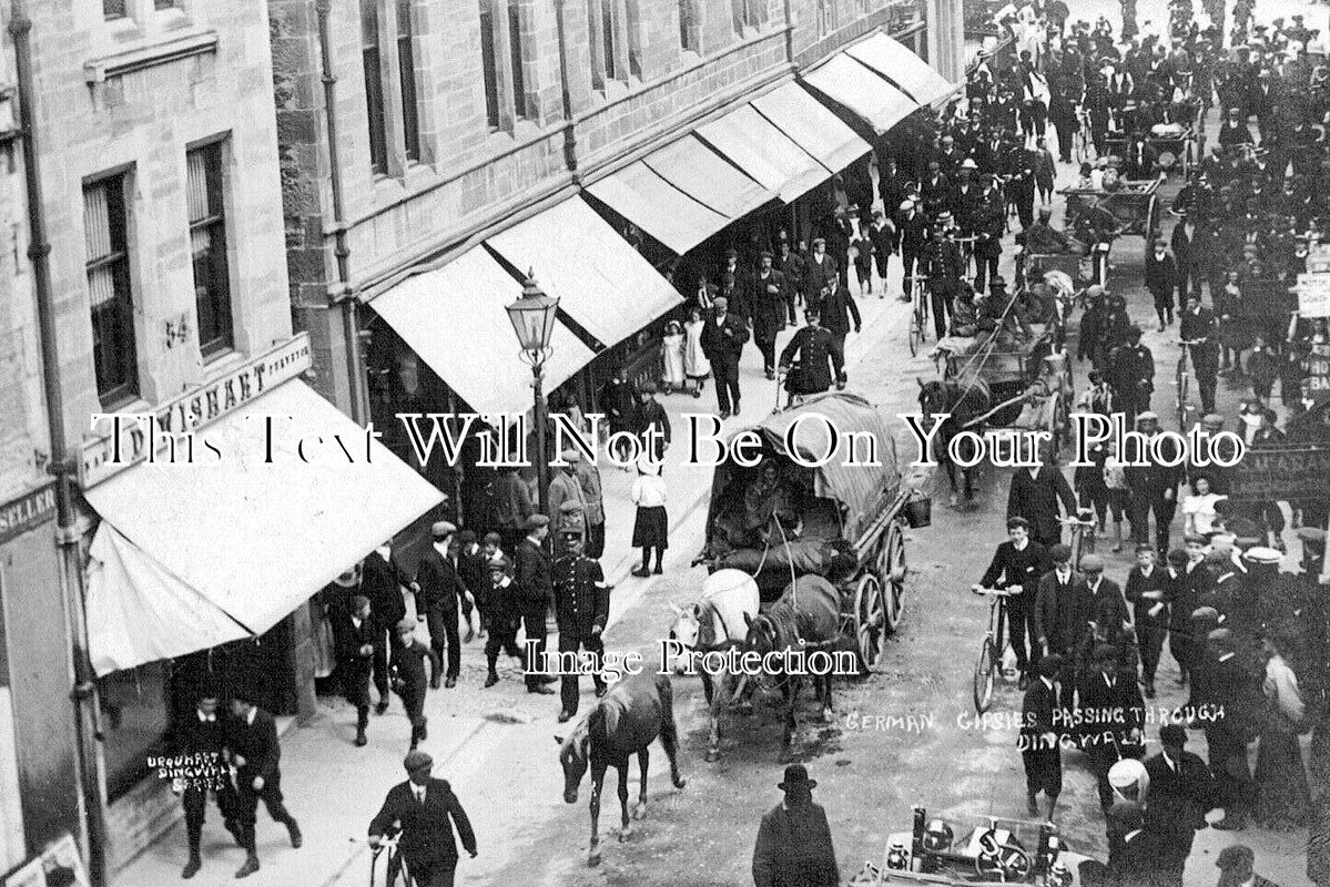 SC 2415 - German Gipsies Passing Through Dingwall, Scotland