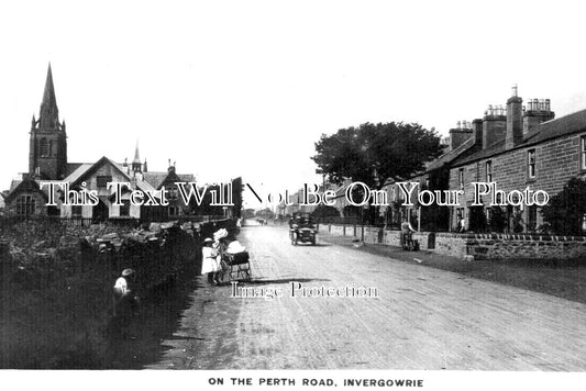 SC 2781 - On The Perth Road, Invergowrie, Scotland