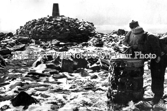 SC 647 - Hillwalkers On Summit Of Ben Macdhui, Scotland 1956