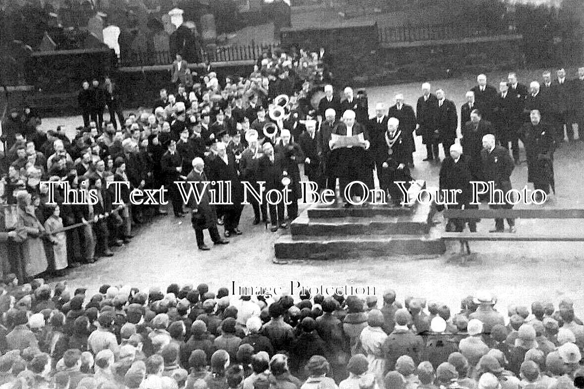 SC 712 - Crowd On Broad Street, Orkney, Scotland