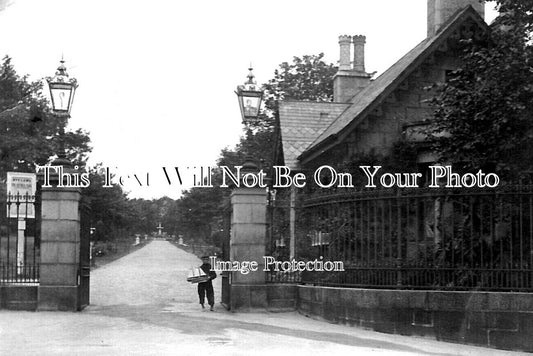 SC 903 - The Entrance Gate, Victoria Park, Aberdeen, Aberdeenshire, Scotland