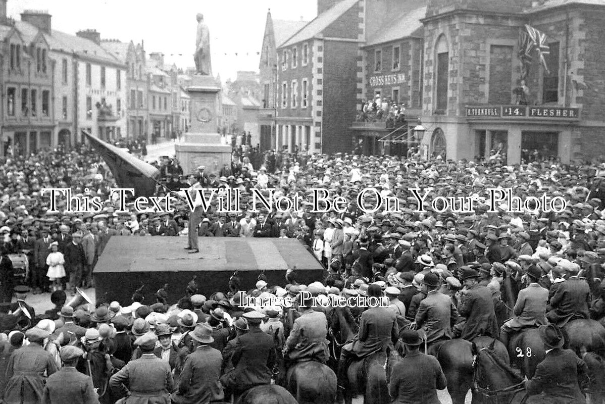 SC 962 - Riding Scott Statue Town Hall, Selkirk Common, Scotland c1922