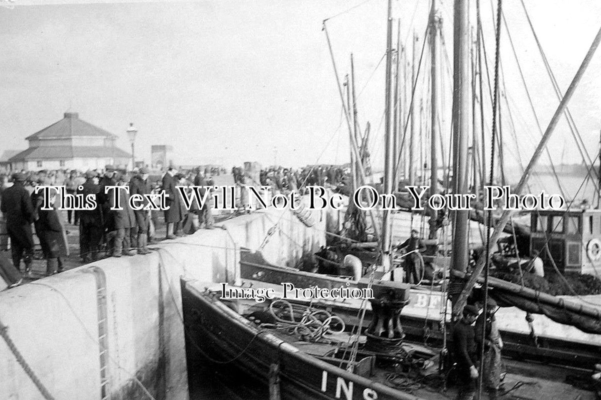 SF 1062 - Trawlers In Southwold Harbour, Suffolk