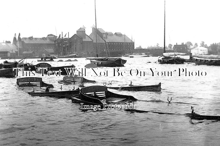 SF 1501 - Storm Damaged Boats, Oulton Broad, Lowestoft, Suffolk c1912