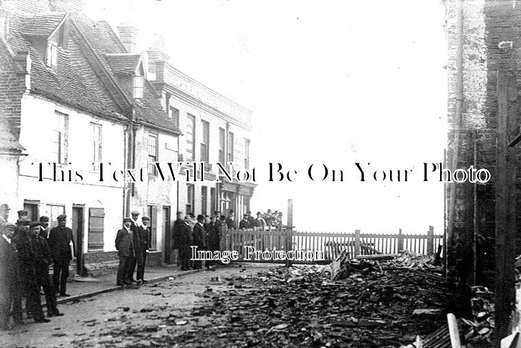 SF 1518 - Cliff Erosion, Pakefield Street, Suffolk c1905 – JB Archive