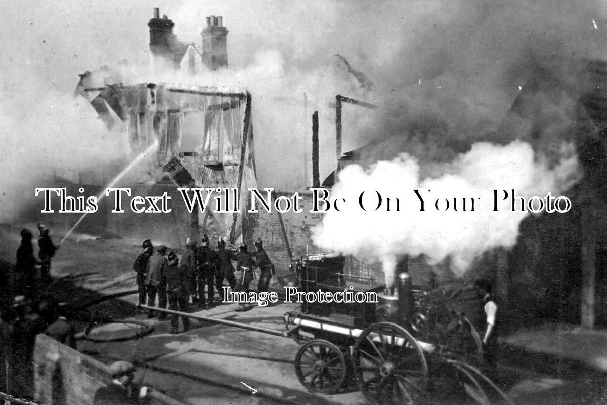 SF 1549 - Fire Engine & Firemen, Lowestoft, Suffolk c1907