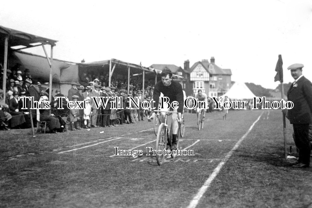 SF 1734 - Sports Day At Southwold, Suffolk