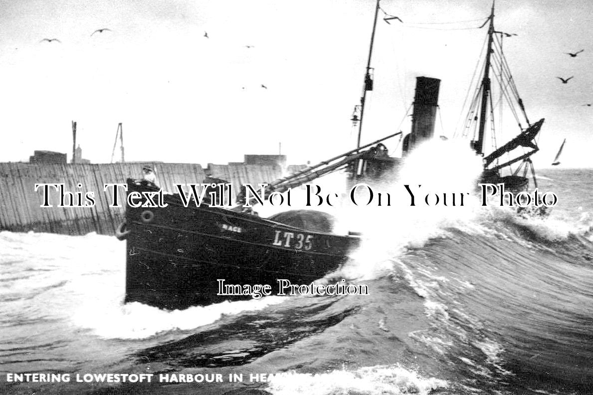 SF 1852 - Trawler LT35 Entering Lowestoft Harbour, Suffolk