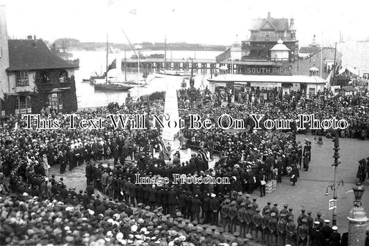 SF 1986 - Ceremony At Lowestoft War Memorial, Suffolk