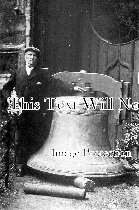 SF 2966 - Henry Hopson With Beccles Church Bell, Suffolk c1909