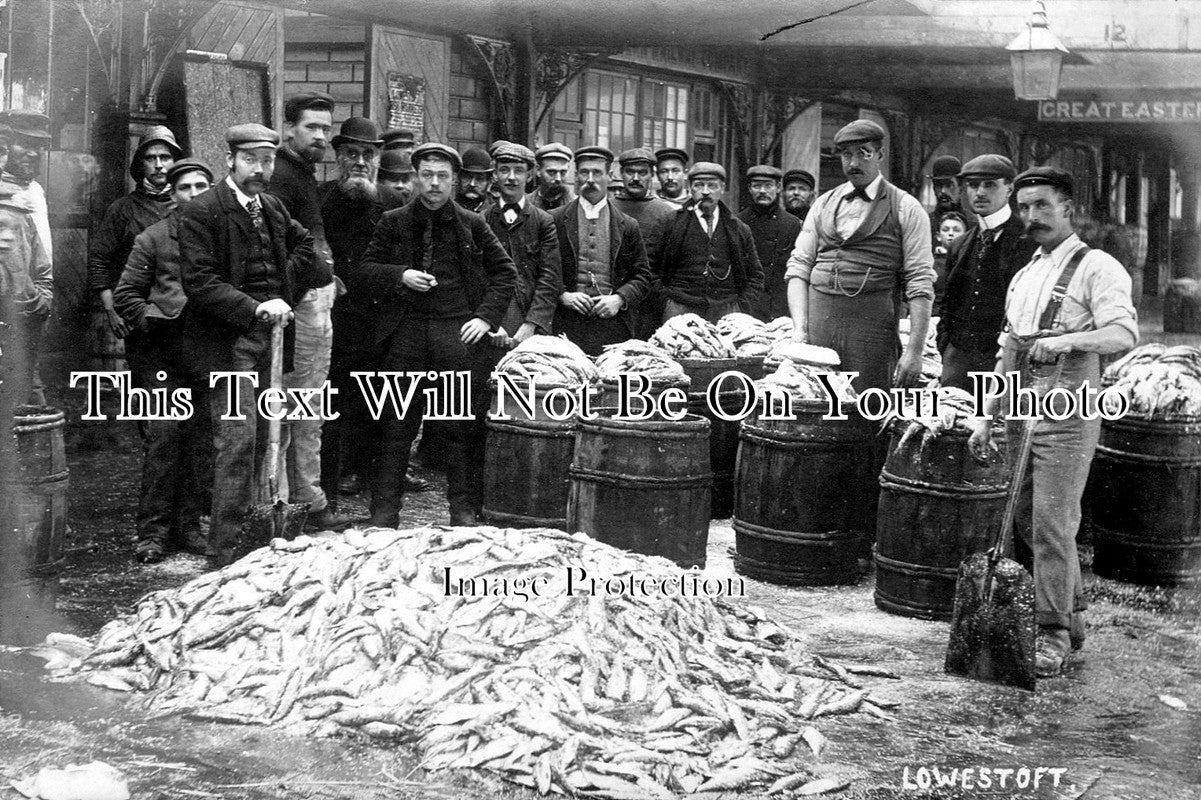 SF 3030 - Lowestoft Fishermen, Suffolk c1910