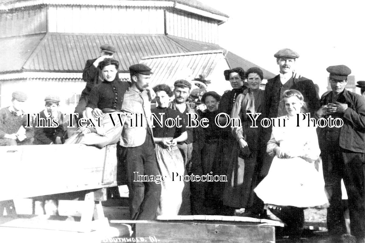 SF 3279 - Southwold Harbour Crowd, Suffolk