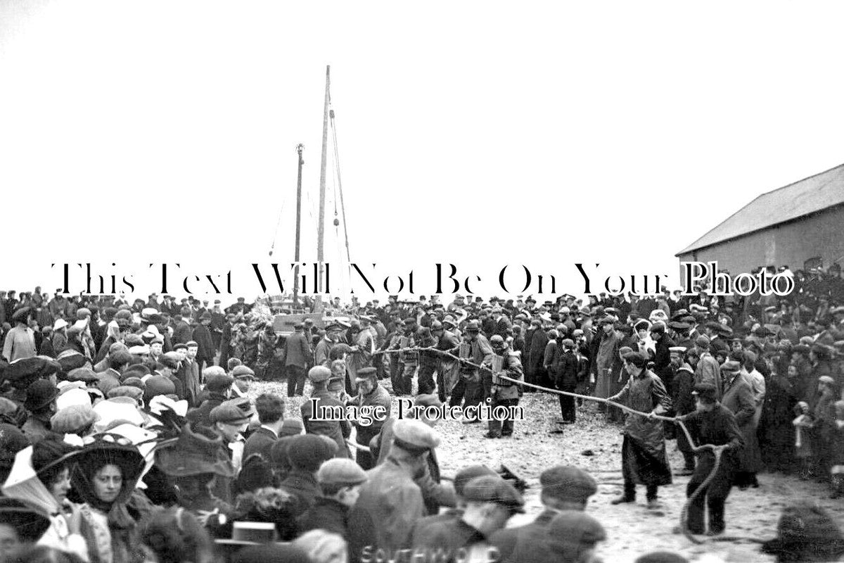 SF 3307 - Southwold Lifeboat Being Hauled In, Suffolk c1909