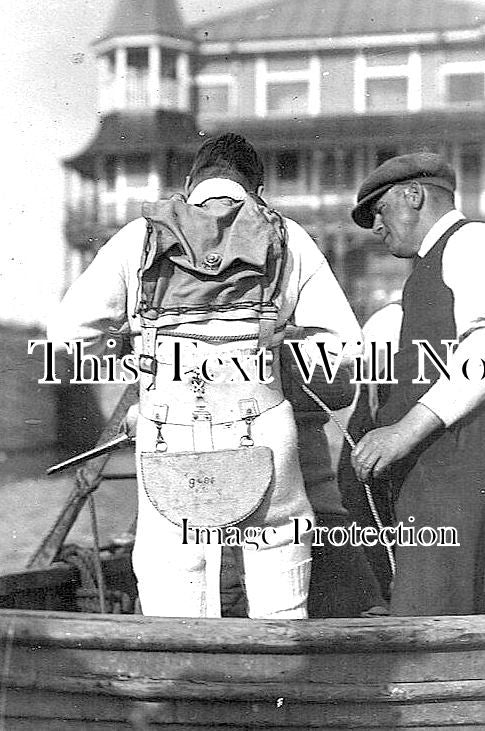 SF 3353 - Diver At Lowestoft, Suffolk c1925