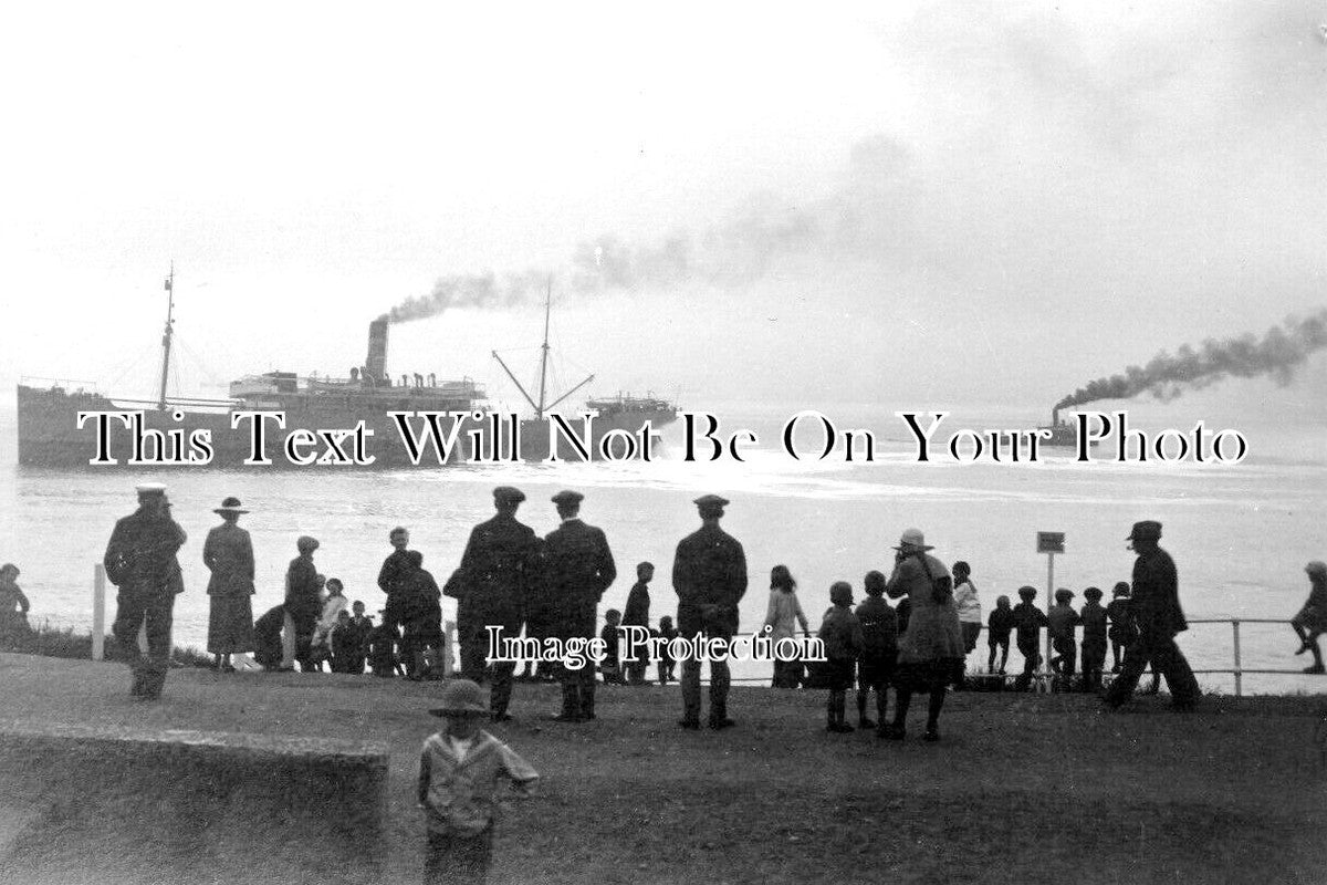 SF 3392 - Ships At Southwold Promenade, Suffolk