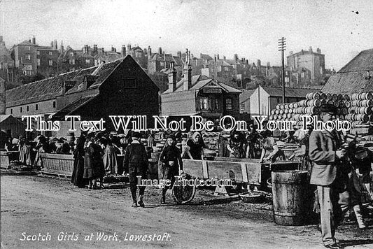SF 34 - Scoth Girls At Work, Lowestoft, Suffolk