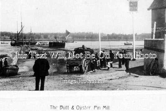 SF 345 - Outside The Butt & Oyster, Pin Mill, Suffolk