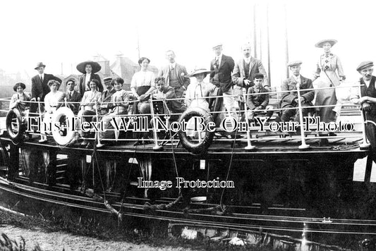 SF 3498 - Leo Robinson Boat Trip, Oulton Broad, Suffolk c1912