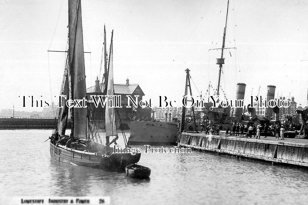 SF 3595 - Lowestoft Harbour, Suffolk