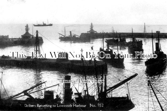 SF 3659 - Drifters Returning To Lowestoft Harbour, Suffolk