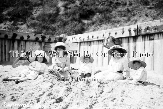 SF 3796 - On The Beach At Southwold, Suffolk c1910