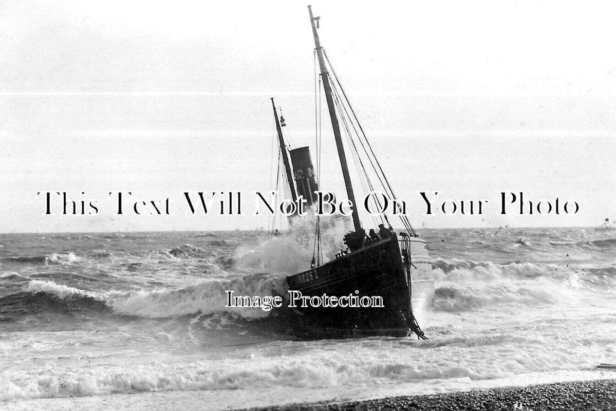 SF 4181 - North Shields Boat Aground At Lowestoft, Suffolk c1908