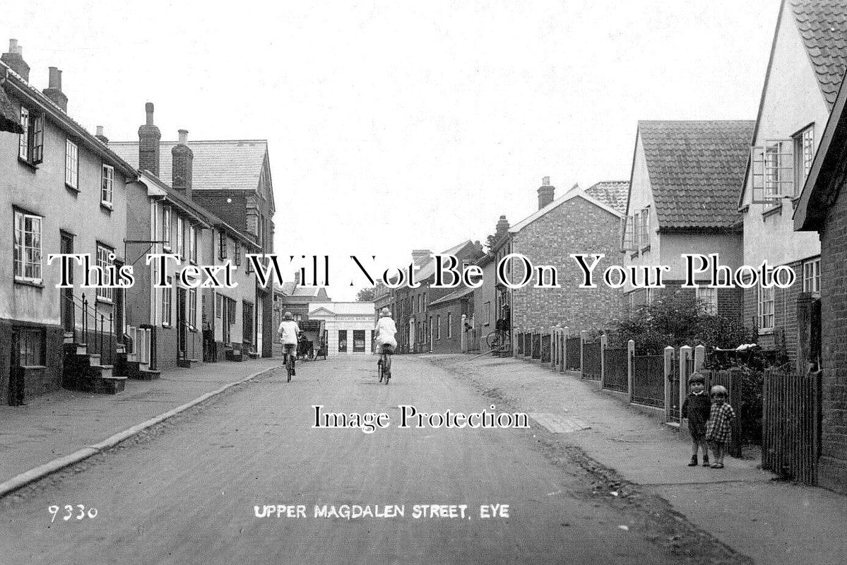 SF 4375 - Upper Magdalen Street, Rye, Suffolk c1920