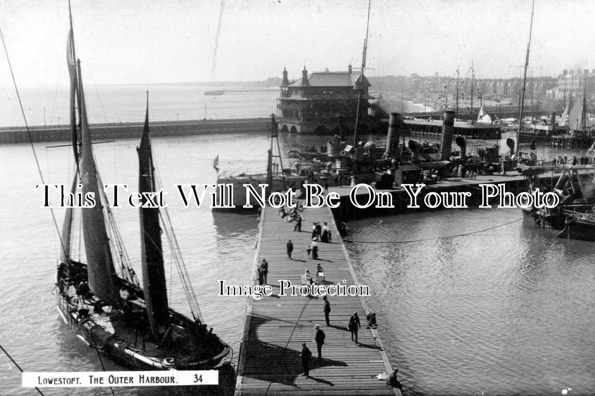 SF 496 - The Outer Harbour, Lowestoft, Suffolk