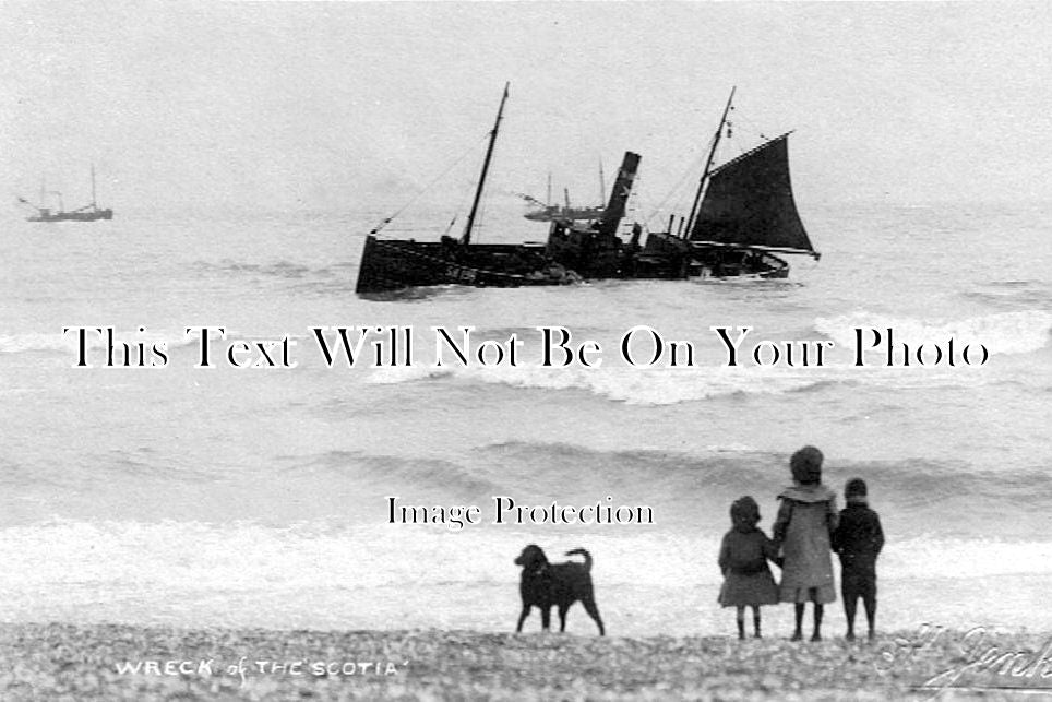 SF 695 - The Scotia Shipwreck, Lowestoft, Suffolk c1910