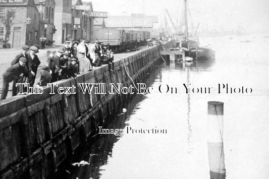 SF 819 - Docks Wharf, Lowestoft, Suffolk c1910