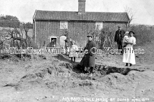 SF 821 - Zeppelin L5 Bomb Crater, Reydon, Suffolk 1915