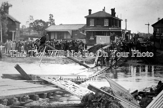 SF 823 - Flood At Homersfield Railway Station, Suffolk