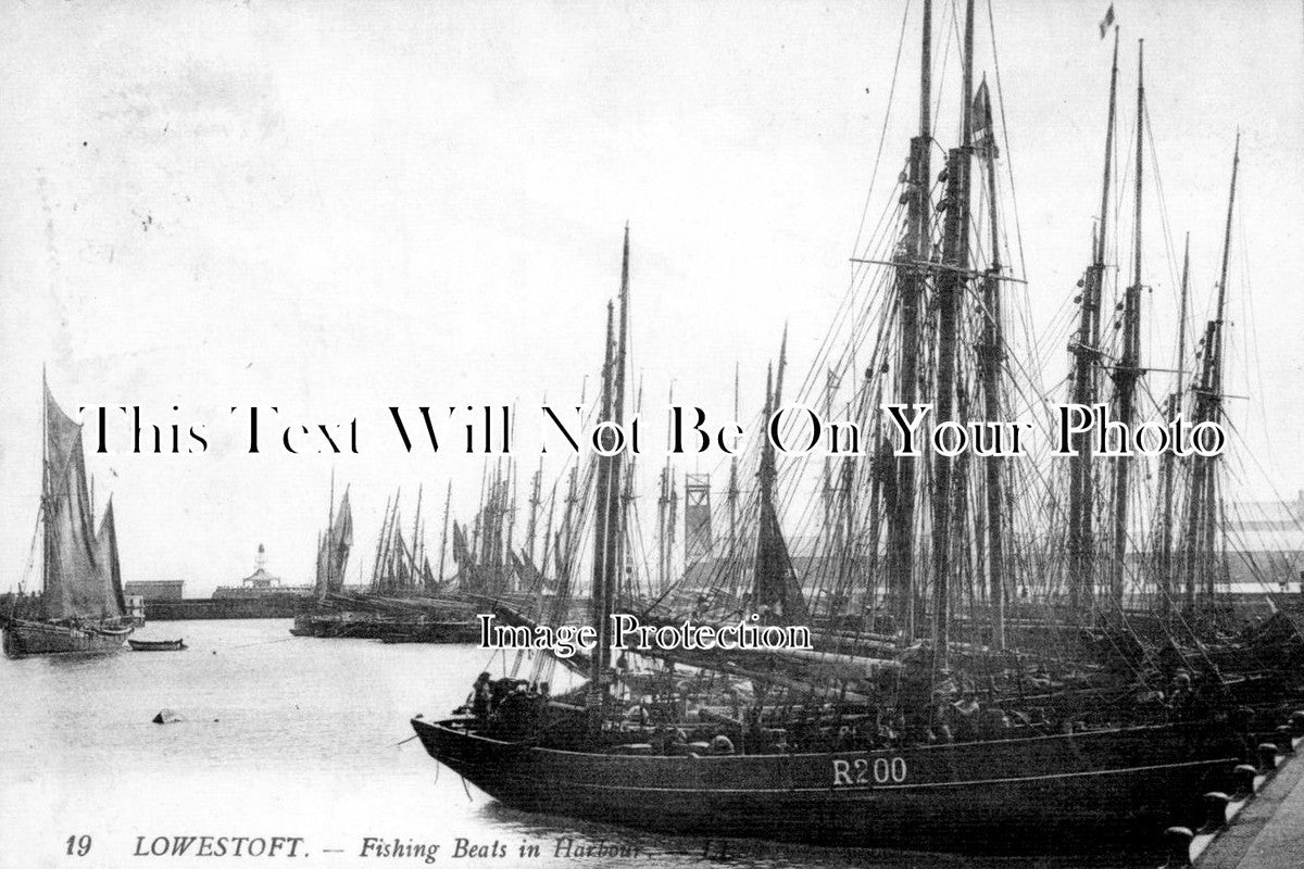 SF 910 - Fishing Boats In Harbour, Lowestoft, Suffolk