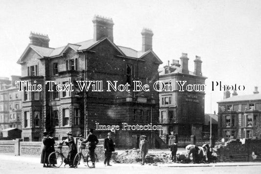 SF 930 - Eastholme School & Clyffe Hotel, Lowestoft, Suffolk c1916