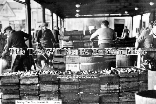 SF 957 - Boxing The Fish At Lowestoft Harbour, Suffolk