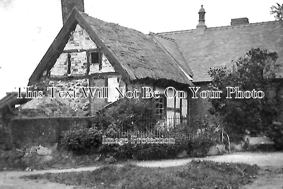 SH 586 - Bessies Old Cottage, Ruyton XI Towns, Shropshire c1915