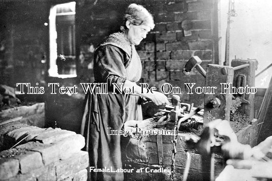 ST 1402 - Female Labour At Cradley, Tipton, Staffordshire c1911