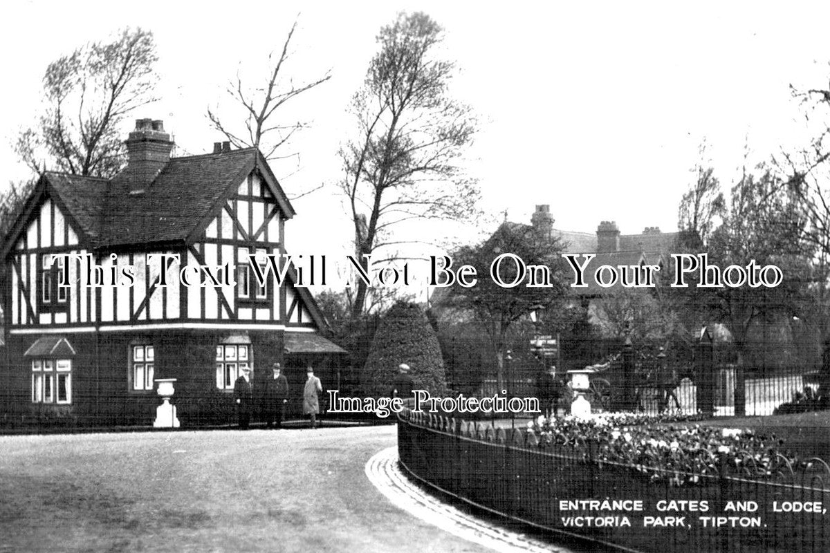 ST 1490 - Entrance Gates & Lodge, Victoria Park, Tipton, Staffordshire