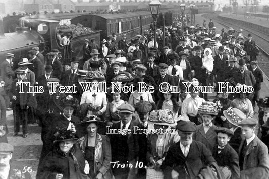 ST 265 - Bass Brewery Workers, Central Railway Station, Burton On Trent, Staffordshire c1911