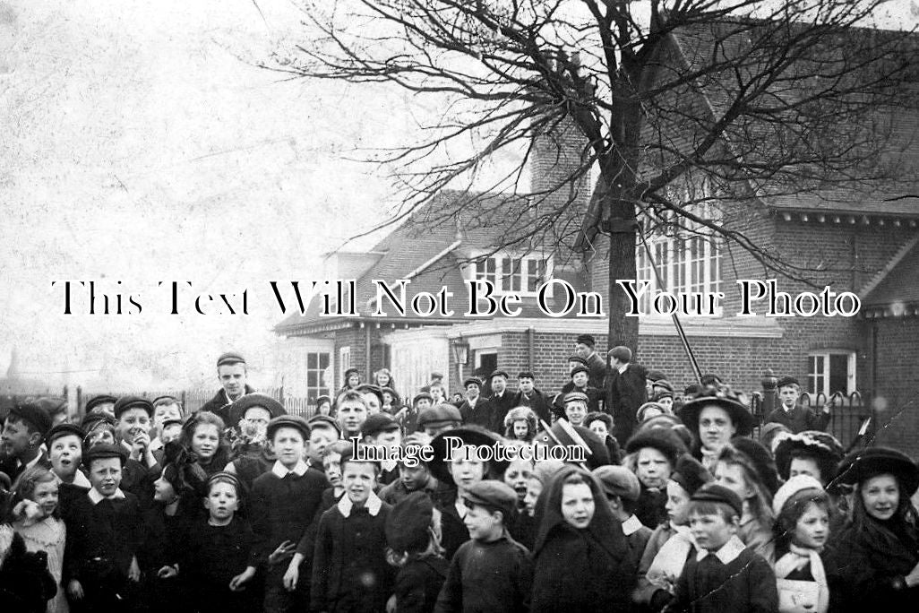 SU 1076 - Chertsey School Children, Surrey c1910