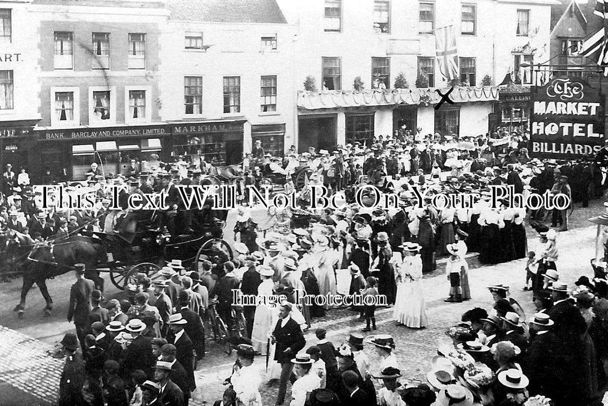 SU 1155 - Reigate Carnival Parade, The Market Hotel, Surrey