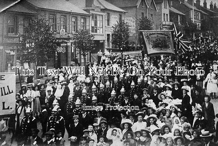 SU 1403 - Railwaymans Parade, Brighton Road, Redhill, Surrey c1905