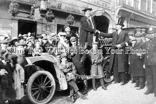 SU 1471 - The Arrival Of A Giant Couple At Angel Hotel, Guildford, Surrey 1907