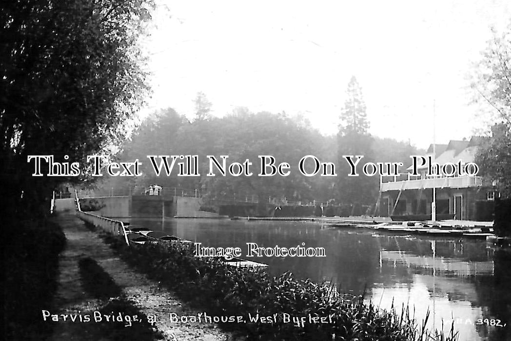 SU 1559 - Parvis Bridge & Boathouse, West Byfleet, Surrey c1915