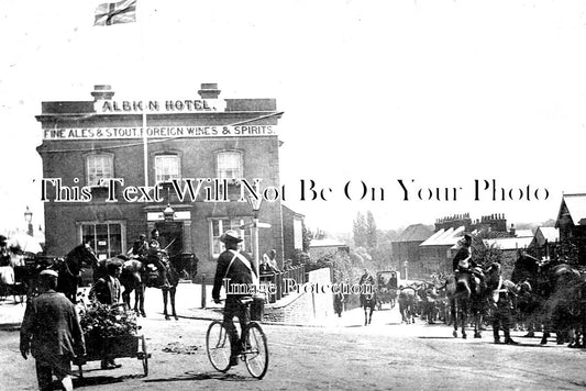 SU 1683 - Albion Hotel Tavern, Farnham, Surrey c1909