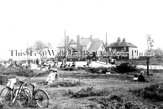 SU 1829 - Ravensbury Arms, Mitcham Common, Surrey